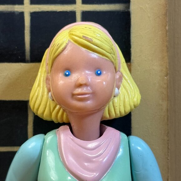 Fisher-Price Vintage 1990's Loving Family Mom Mother Action Figure Doll 5.5" - Picture 2 of 8
